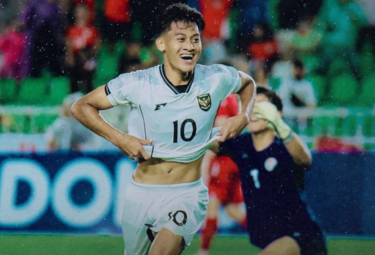 Momen mierza firjatullah nyungsep ke parit saat selebrasi gol timnas u 17