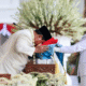 Momen prabowo cium bendera merah putih sebelum dikibarkan