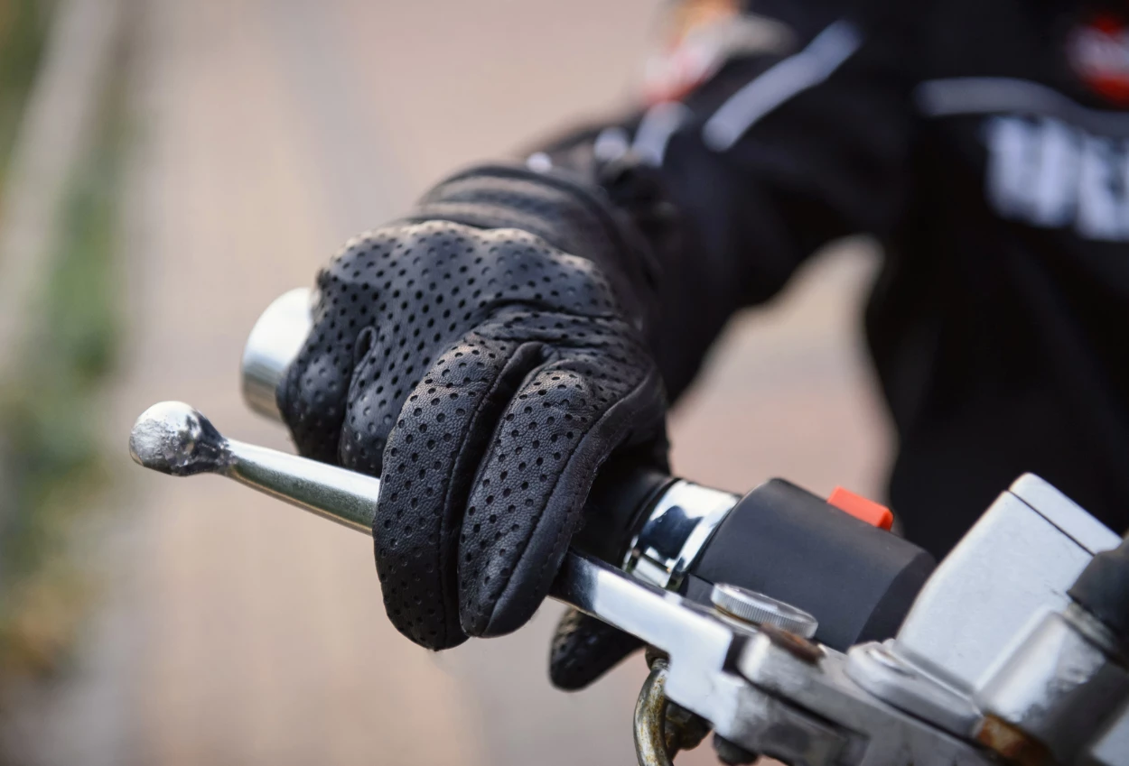 Motor bunyi cit cit saat dikendarai, apa penyebabnya
