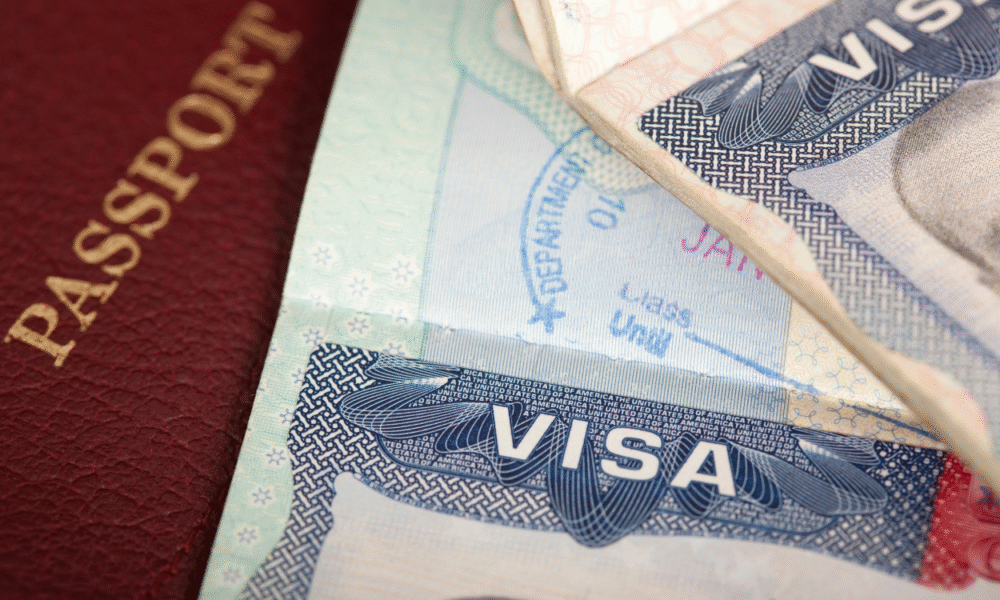 Mulai 20 agustus 2025, bikin visa as wajib setor uang jaminan rp244 juta