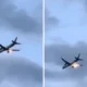 Ngeri! pesawat boeing terbakar di udara, bawa 273 penumpang