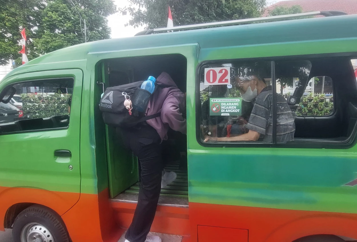 Organda bogor larang pengamen di angkot, sosialisasi dimulai lewat stiker
