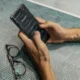 Pasangan influencer asal spanyol gagal naik pesawat karena ikuti saran chatgpt