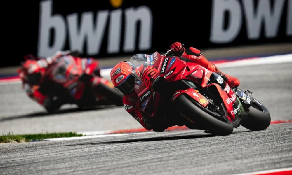 Pecah telor! marc marquez menang lawan bezzecchi di motogp austria 2025