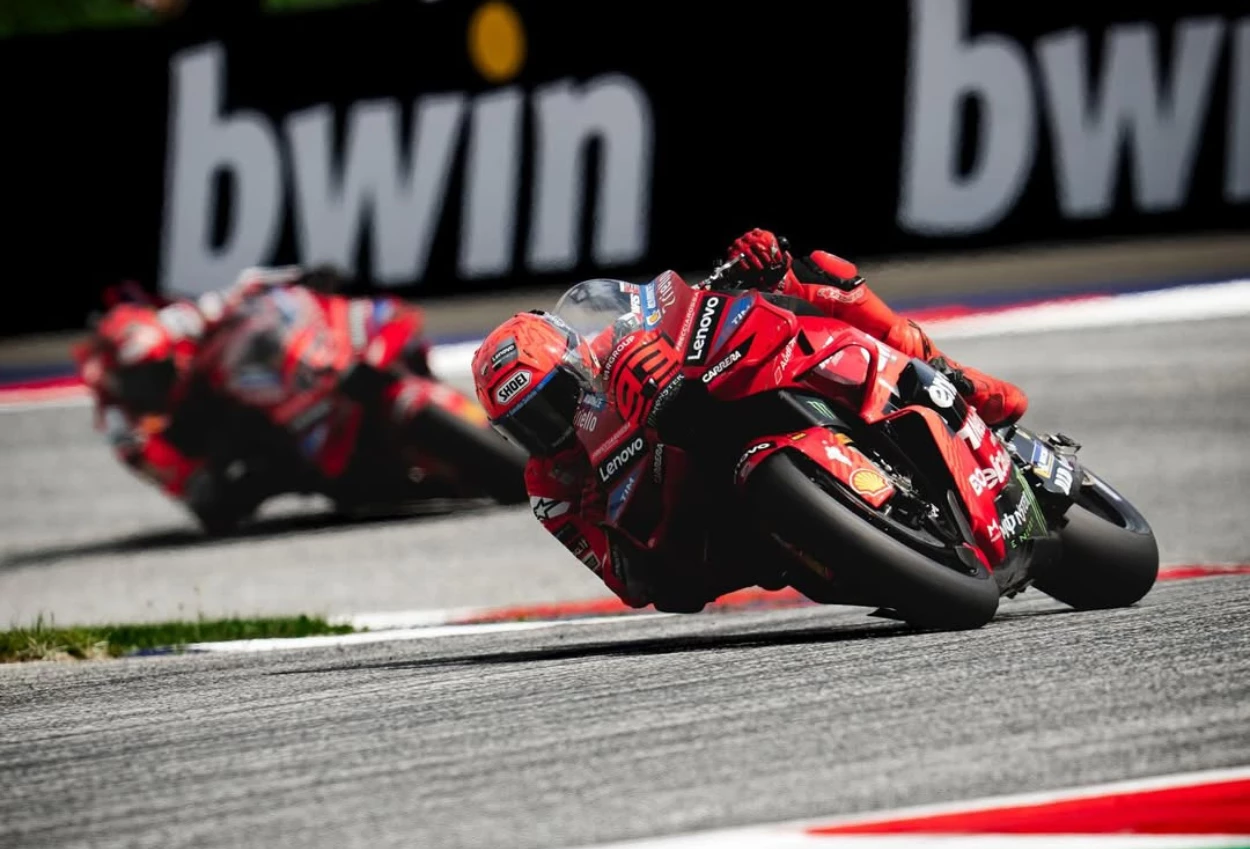 Pecah telor! marc marquez menang lawan bezzecchi di motogp austria 2025