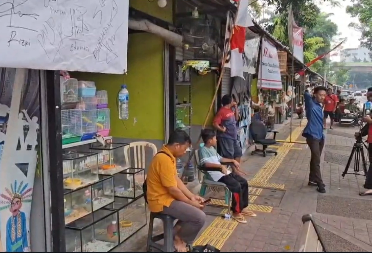 Pedagang pasar barito tetap berjualan dan tolak relokasi usai groundbreaking taman bendera pusaka