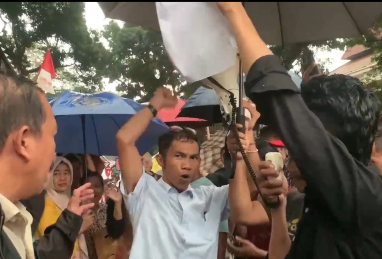 Pedagang tolak pengosongan kios, penertiban pasar barito berujung ricuh