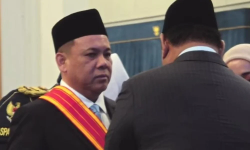 Pengusaha batu bara haji isam terima bintang mahaputera utama dari prabowo