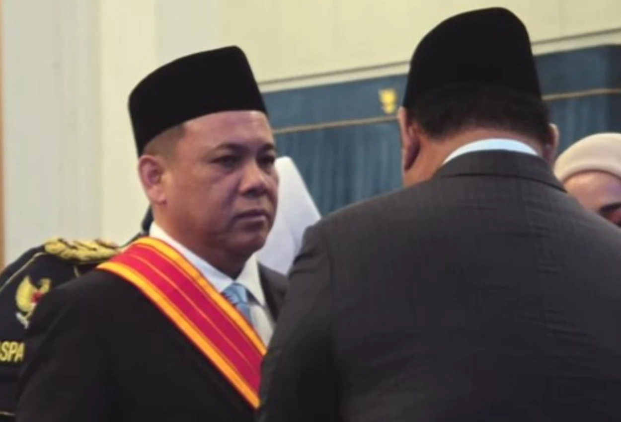 Pengusaha batu bara haji isam terima bintang mahaputera utama dari prabowo