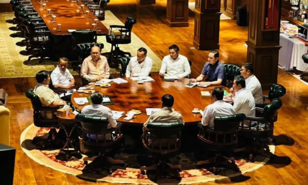 Prabowo gelar rapat maraton dengan beberapa jajaran menteri di hambalang