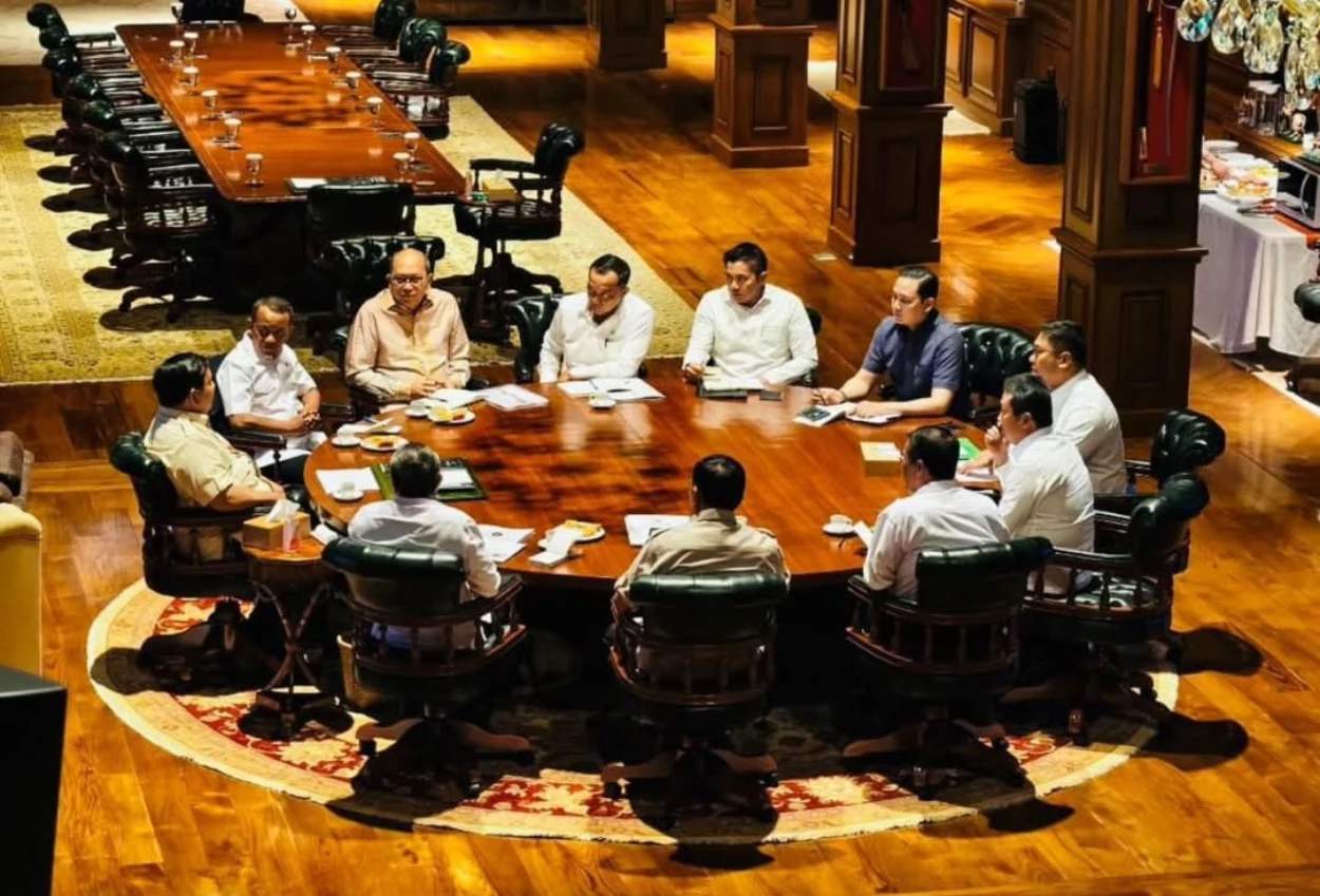 Prabowo gelar rapat maraton dengan beberapa jajaran menteri di hambalang