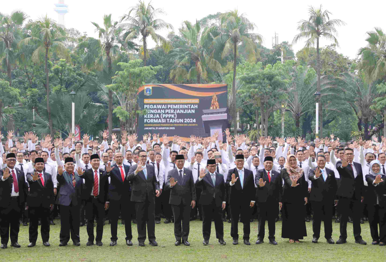 Pramono anung lantik 2.703 pppk tahap i di balai kota jakarta