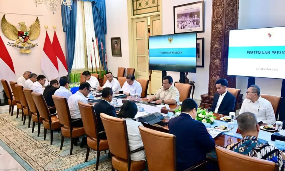 Presiden prabowo targetkan listrik masuk ke 5.700 desa hingga 2030