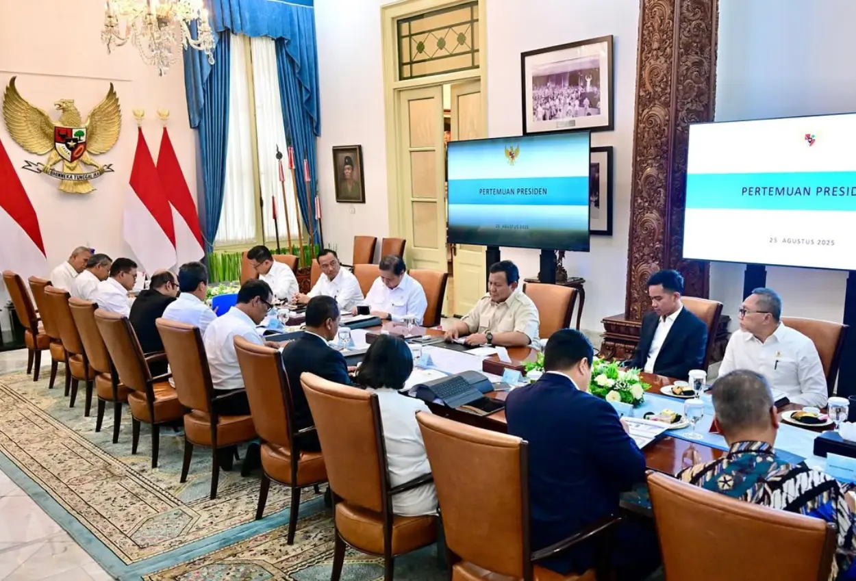 Presiden prabowo targetkan listrik masuk ke 5.700 desa hingga 2030