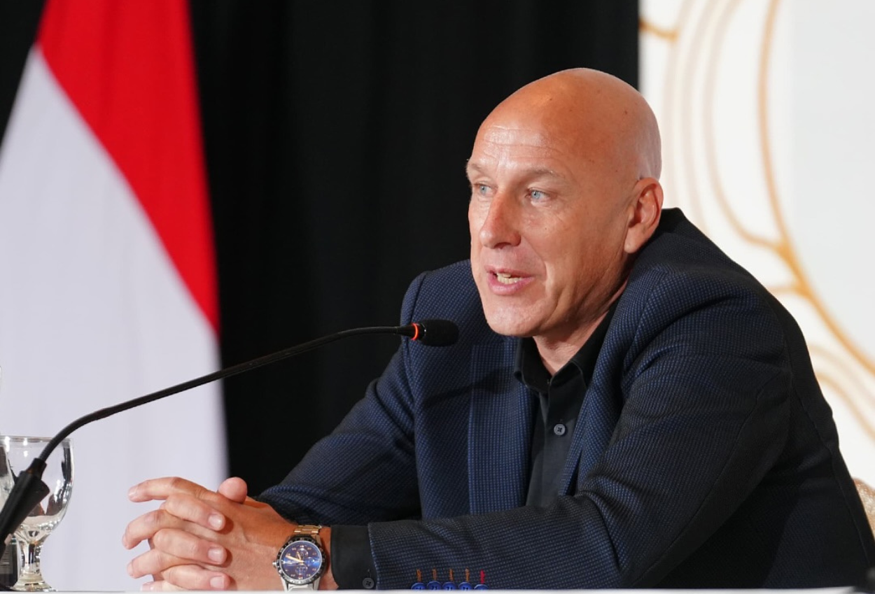 Profil alexander zwiers, direktur teknik baru pssi