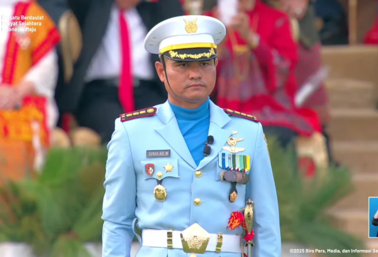 Profil kolonel sunar adi wibowo, komandan upacara penurunan bendera merah putih di istana negara