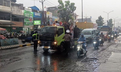 Puluhan pelajar dihadang polisi di ciputat saat hendak ikut demo dpr