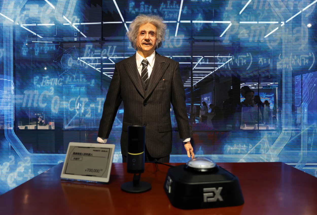 Punya toko robot, china jual robot albert enstein hingga bartender ganteng