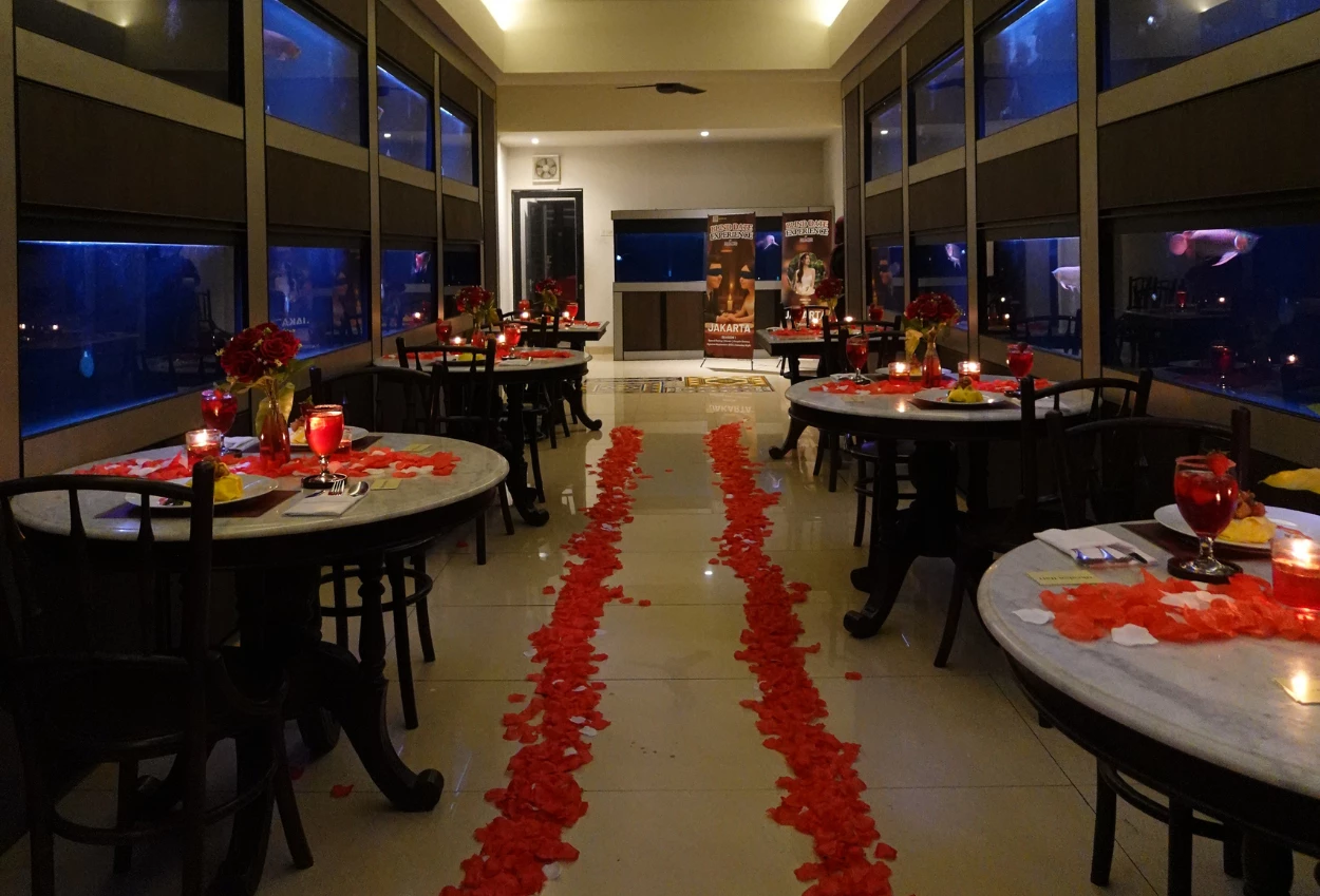 Romantisnya para peserta mengikuti dinner di acara blind date experience