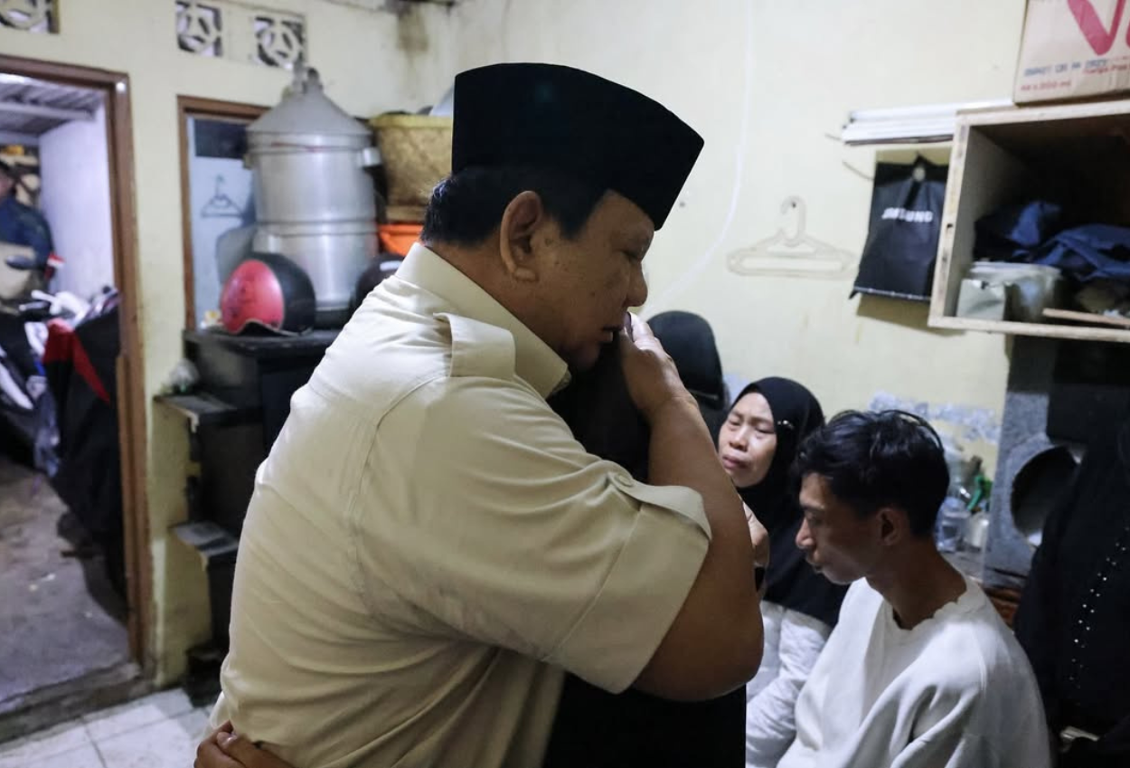 Sambangi keluarga affan kurniawan, prabowo subianto janji beri rumah