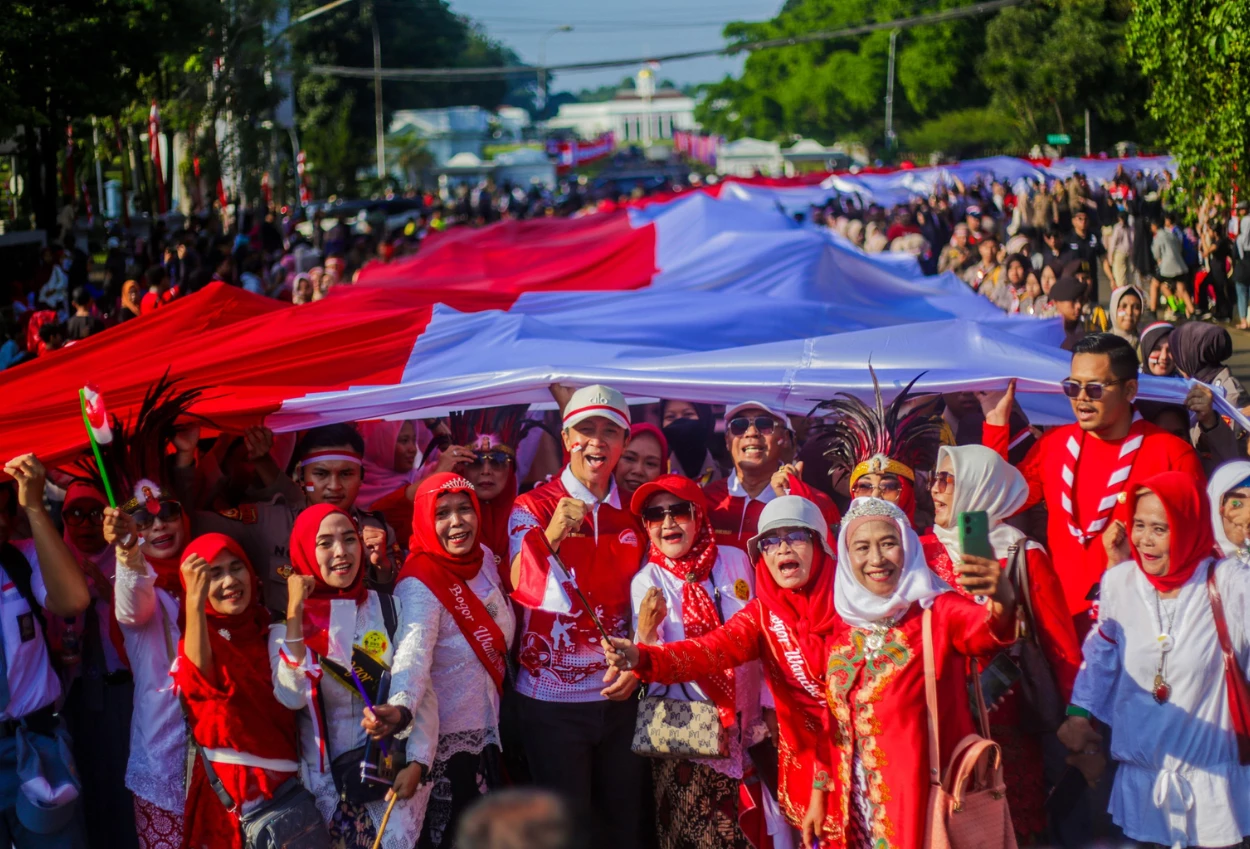 Sambut hut ri, kota bogor gelar kirab merah putih sepanjang 500 meter dan diikuti ribuan peserta