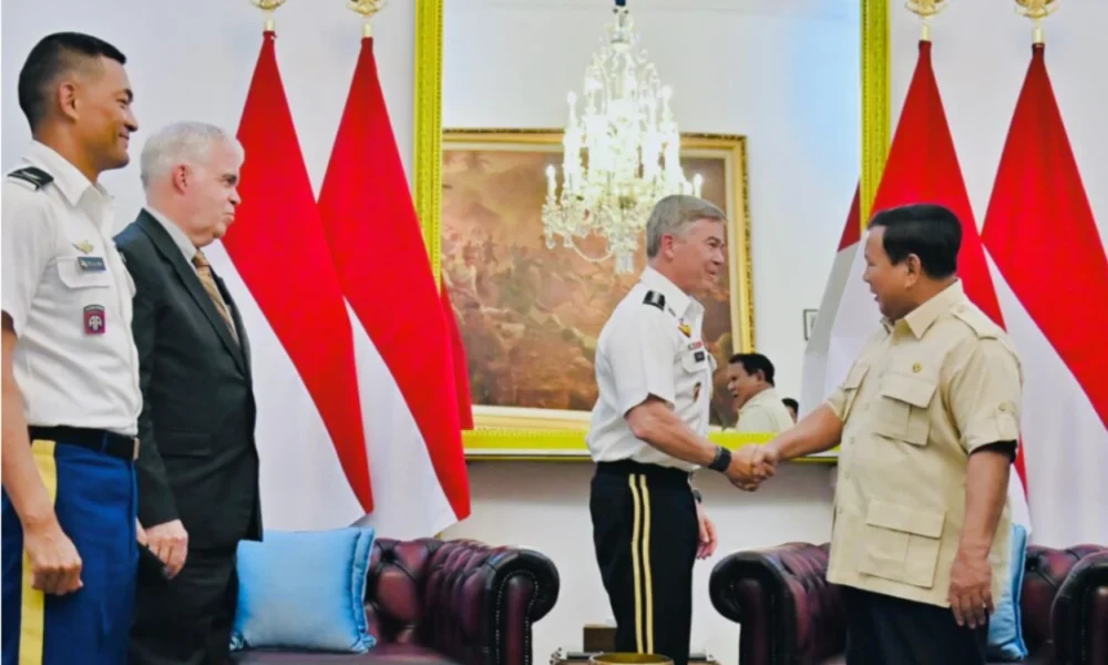 Terima kunjungan komandan as, prabowo dapat medali kehormatan dari jenderal bryan fenton