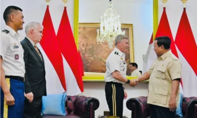 Terima kunjungan komandan as, prabowo dapat medali kehormatan dari jenderal bryan fenton