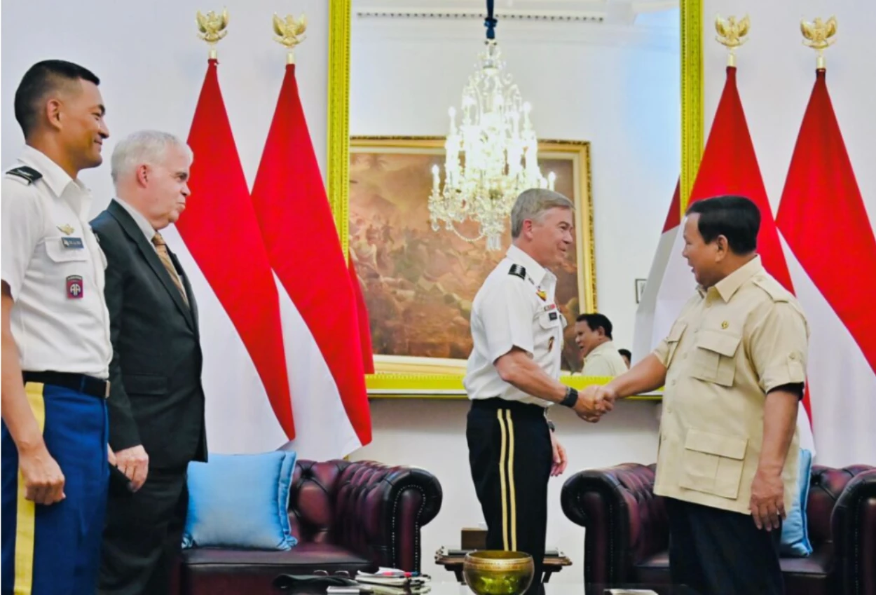 Terima kunjungan komandan as, prabowo dapat medali kehormatan dari jenderal bryan fenton