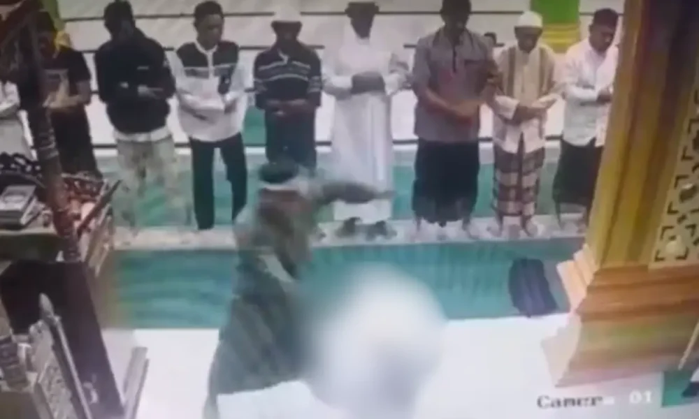 Tragis! guru ngaji di sulteng ditikam saat jadi imam salat subuh