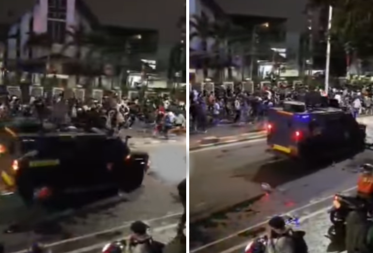 Viral! mobil barracuda polisi tabrak dan lindas driver ojol saat demo di jakarta
