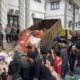 Warga Bangkonol Tumpahkan Truk Sampah di Kantor Bupati Pandeglang, Tolak Kerja Sama dengan Tangsel