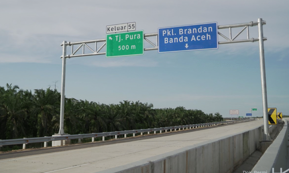Warna hijau dan biru pada papan penunjuk jalan di tol ternyata punya arti beda!
