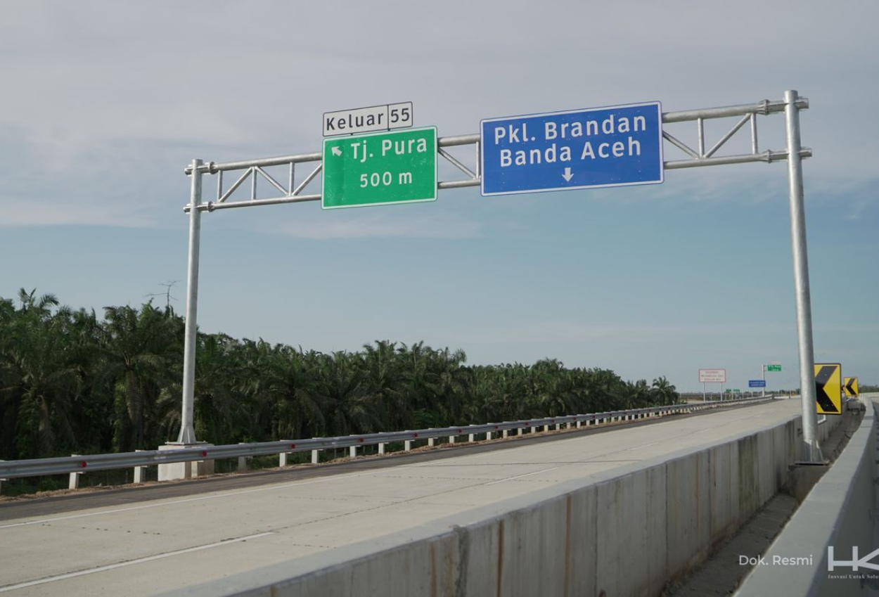 Warna hijau dan biru pada papan penunjuk jalan di tol ternyata punya arti beda!