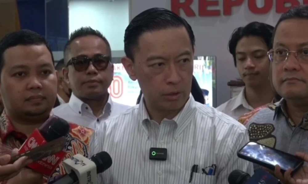 Yakin laporan auditor bpkp keliru, tom lembong datangi ombudsman ri