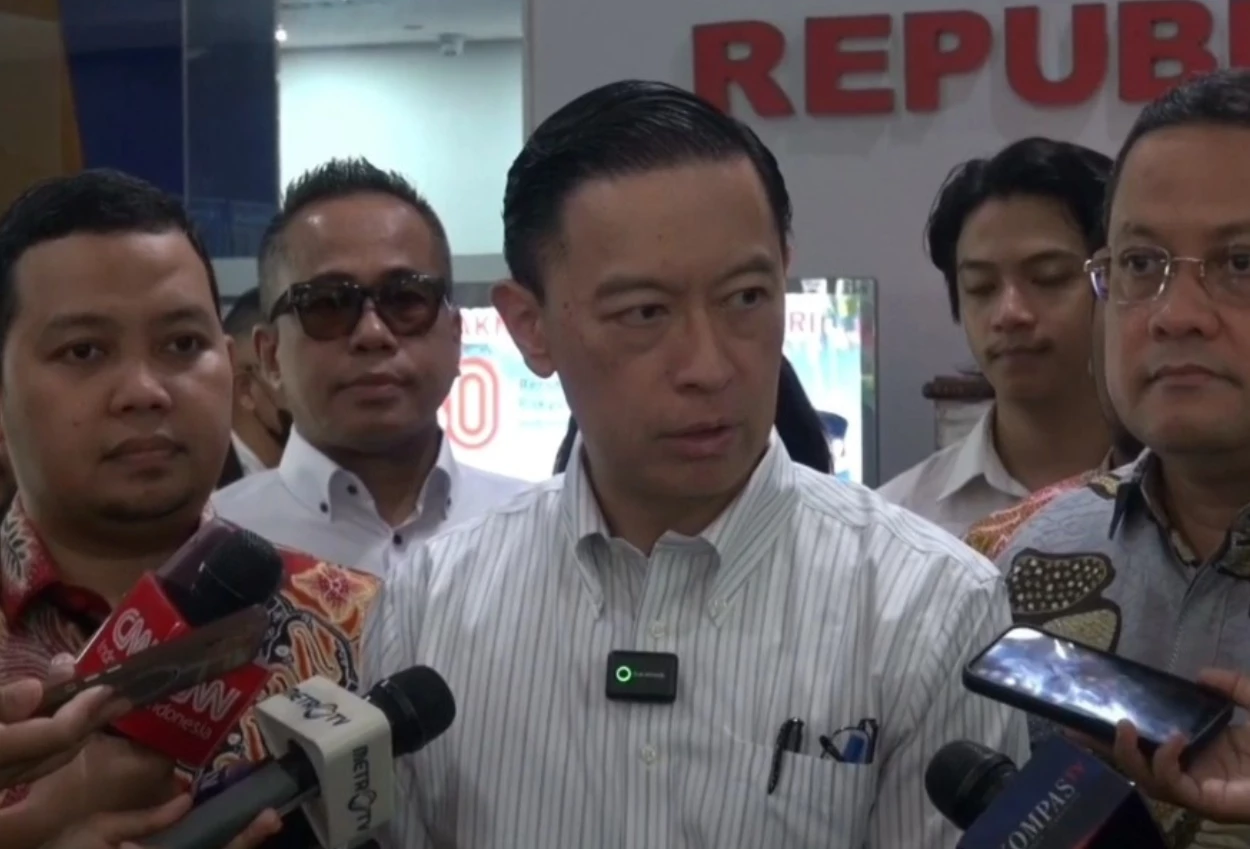 Yakin laporan auditor bpkp keliru, tom lembong datangi ombudsman ri