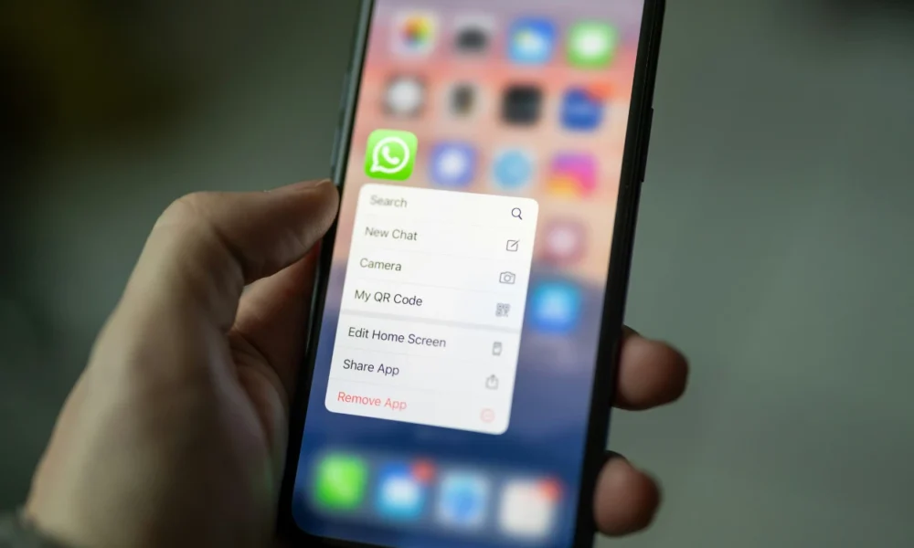 Awas penipuan baru di whatsapp lewat share screen, kenali modusnya!