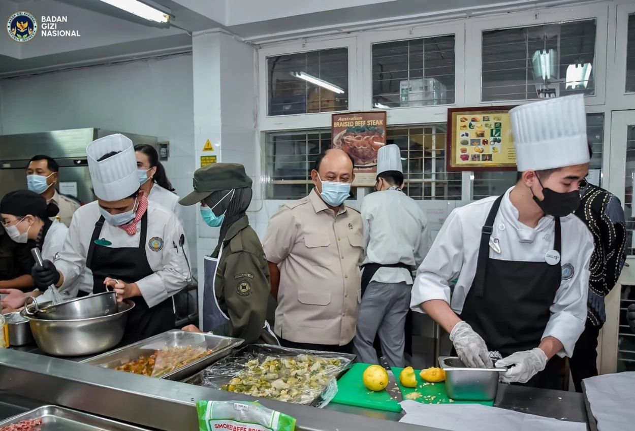 Bgn tutup dapur mbg bermasalah imbas kasus keracunan massal