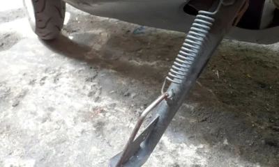 Bisa bikin aki soak! ini dampak jika terlalu sering matikan motor dengan standar samping