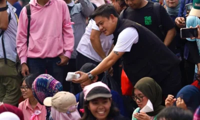 Bobon santoso bagi bagi 2 ribu nasi padang ke massa aksi