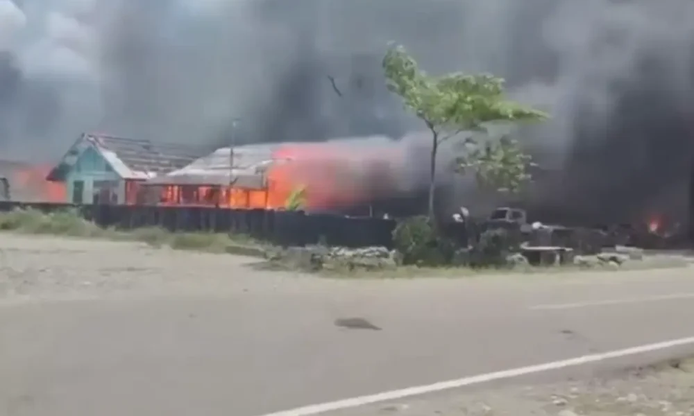 Cekcok antar siswa jadi penyebab kerusuhan di yalimo papua, rumah hingga asrama polisi dibakar