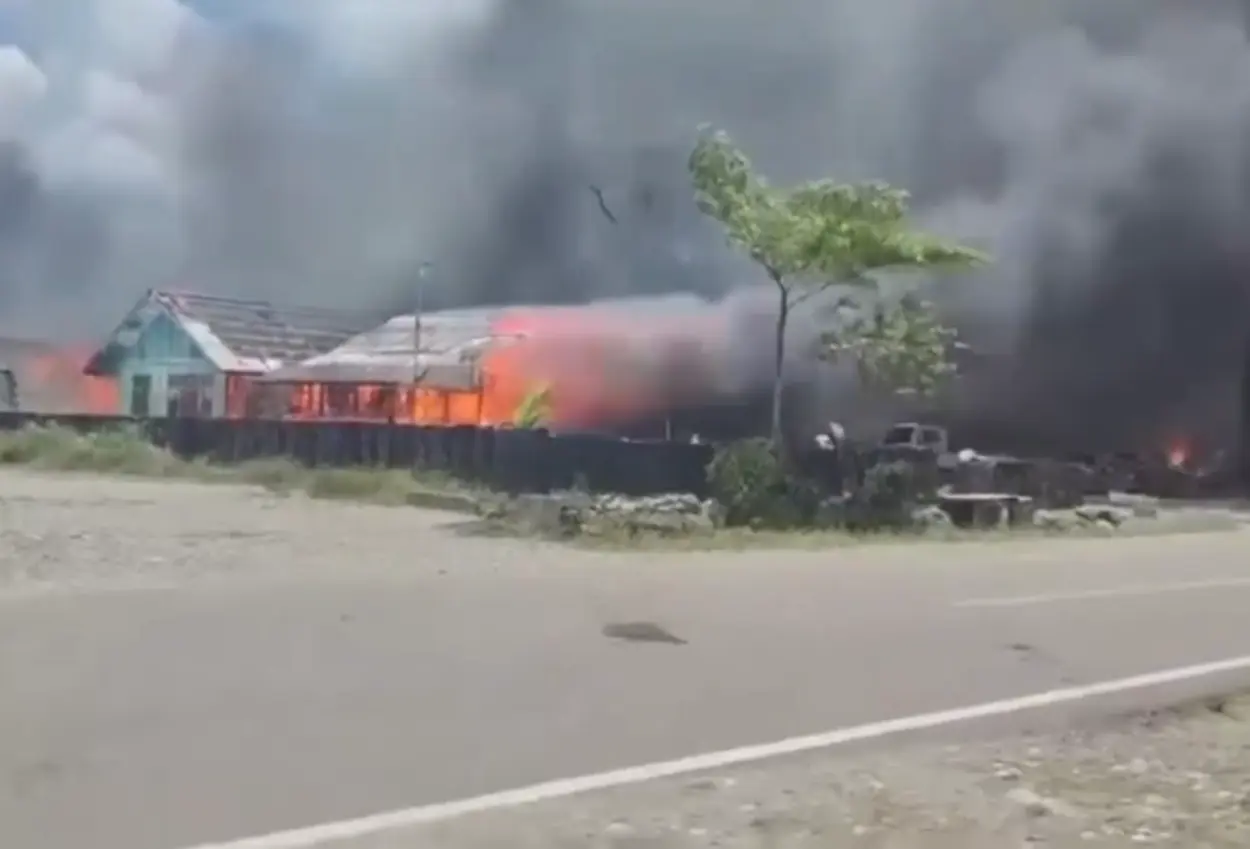 Cekcok antar siswa jadi penyebab kerusuhan di yalimo papua, rumah hingga asrama polisi dibakar