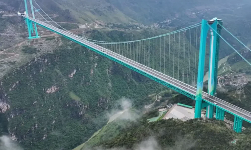 China resmikan jembatan tertinggi di dunia, perjalanan 2 jam bisa ditempuh hanya 2 menit!