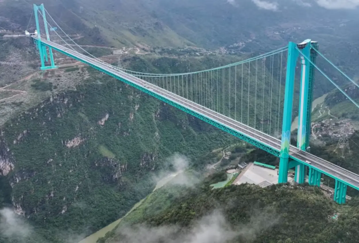 China resmikan jembatan tertinggi di dunia, perjalanan 2 jam bisa ditempuh hanya 2 menit!