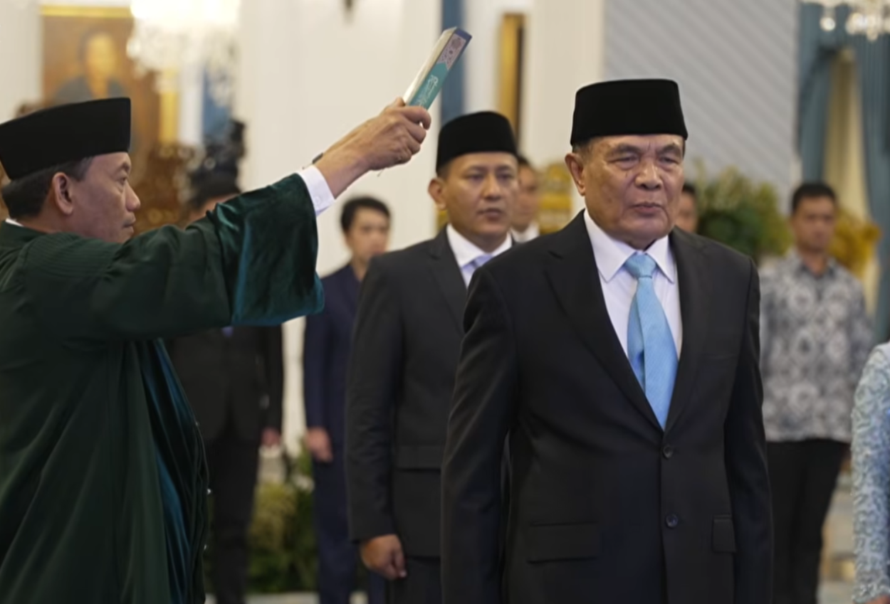 Djamari chaniago resmi menjabat sebagai menko polkam