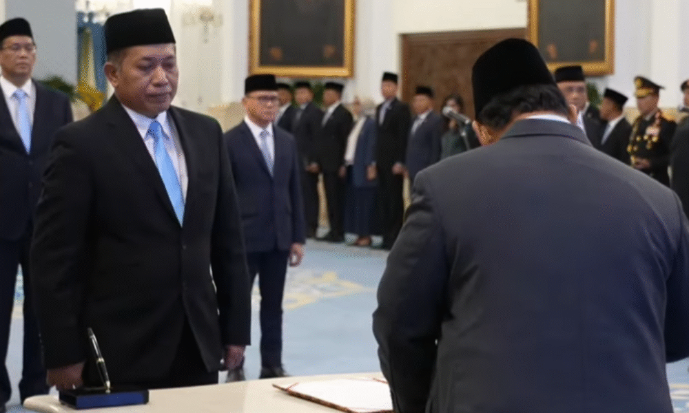 Ferry juliantono resmi dilantik prabowo jadi menteri koperasi gantikan budi arie