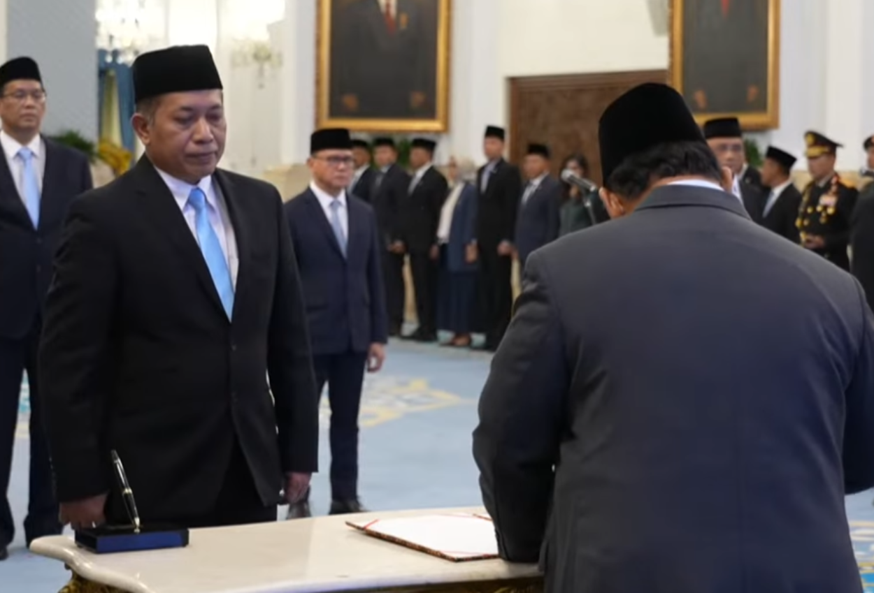 Ferry juliantono resmi dilantik prabowo jadi menteri koperasi gantikan budi arie