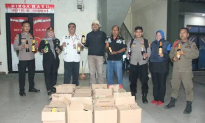 Gelar razia, ratusan botol miras disita satpol pp tangerang dari warung di ciledug