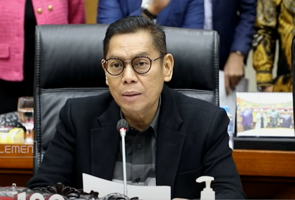 Hari ini golkar resmi nonaktifkan adies kadir dari dpr ri