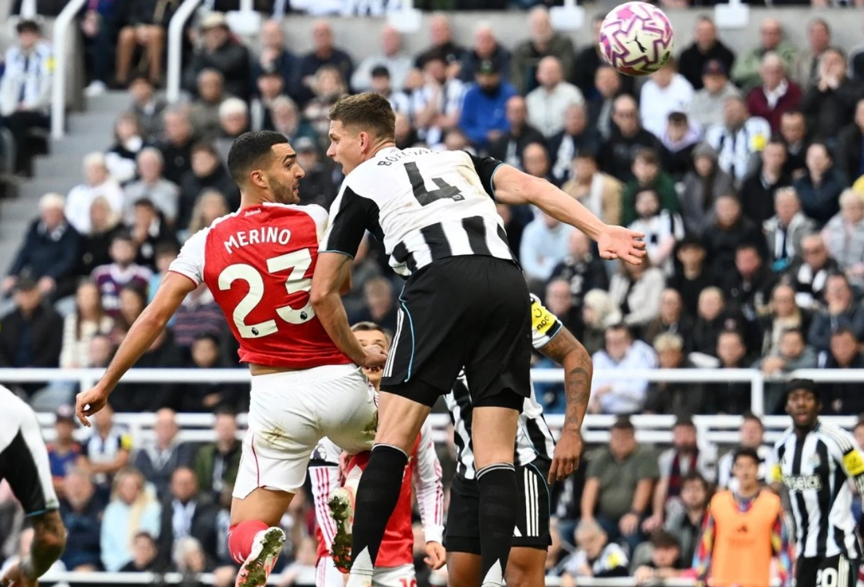 Hasil pertandingan newcastle vs arsenal, the gunners menang 2 1 lewat gol injury time