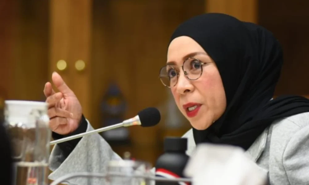 Ikut terseret citra buruk dpr, melly goeslaw ungkap ikhlas ditinggalkan teman teman